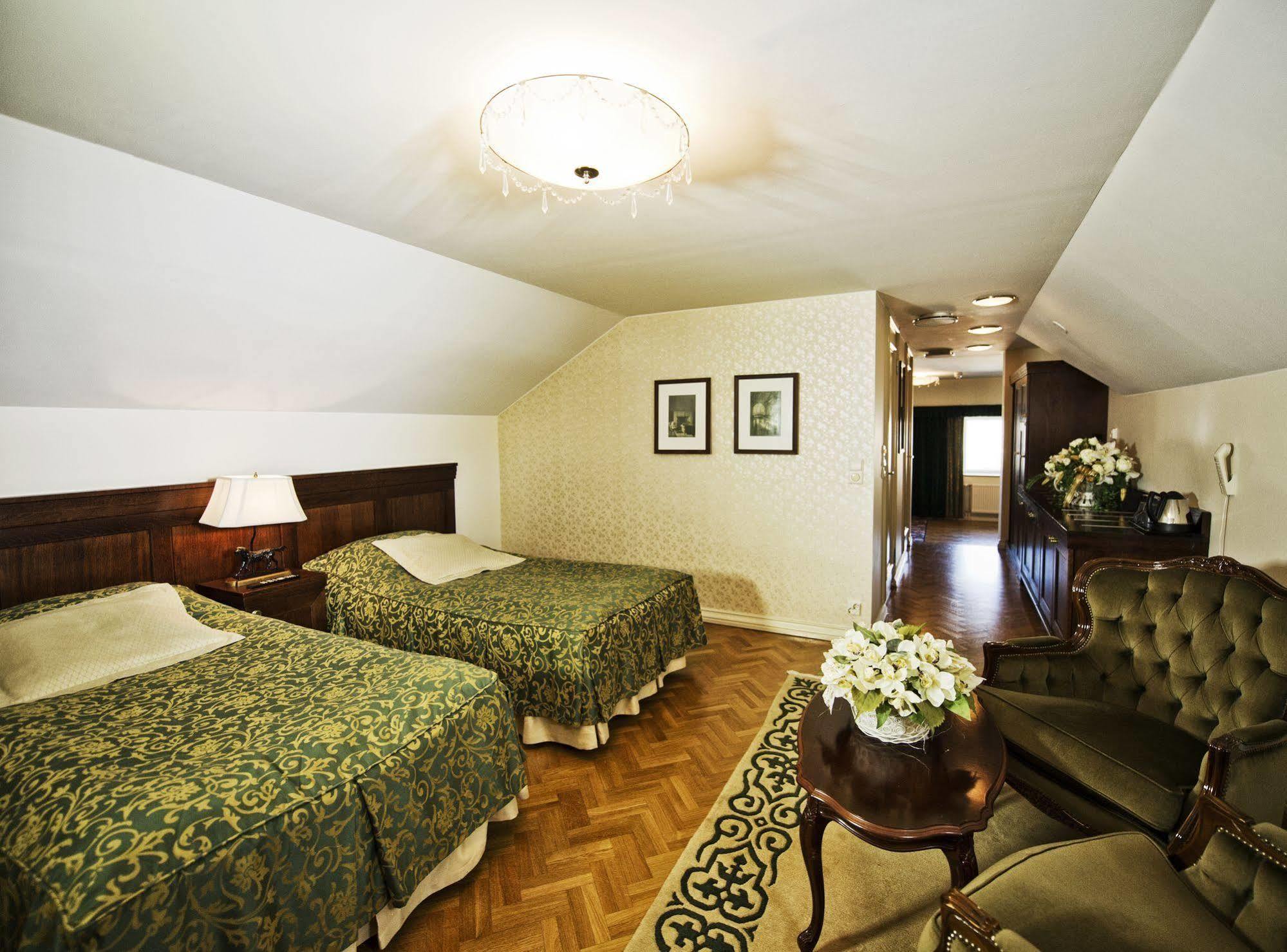 Hotel Vanajanlinna Harviala ภายนอก รูปภาพ